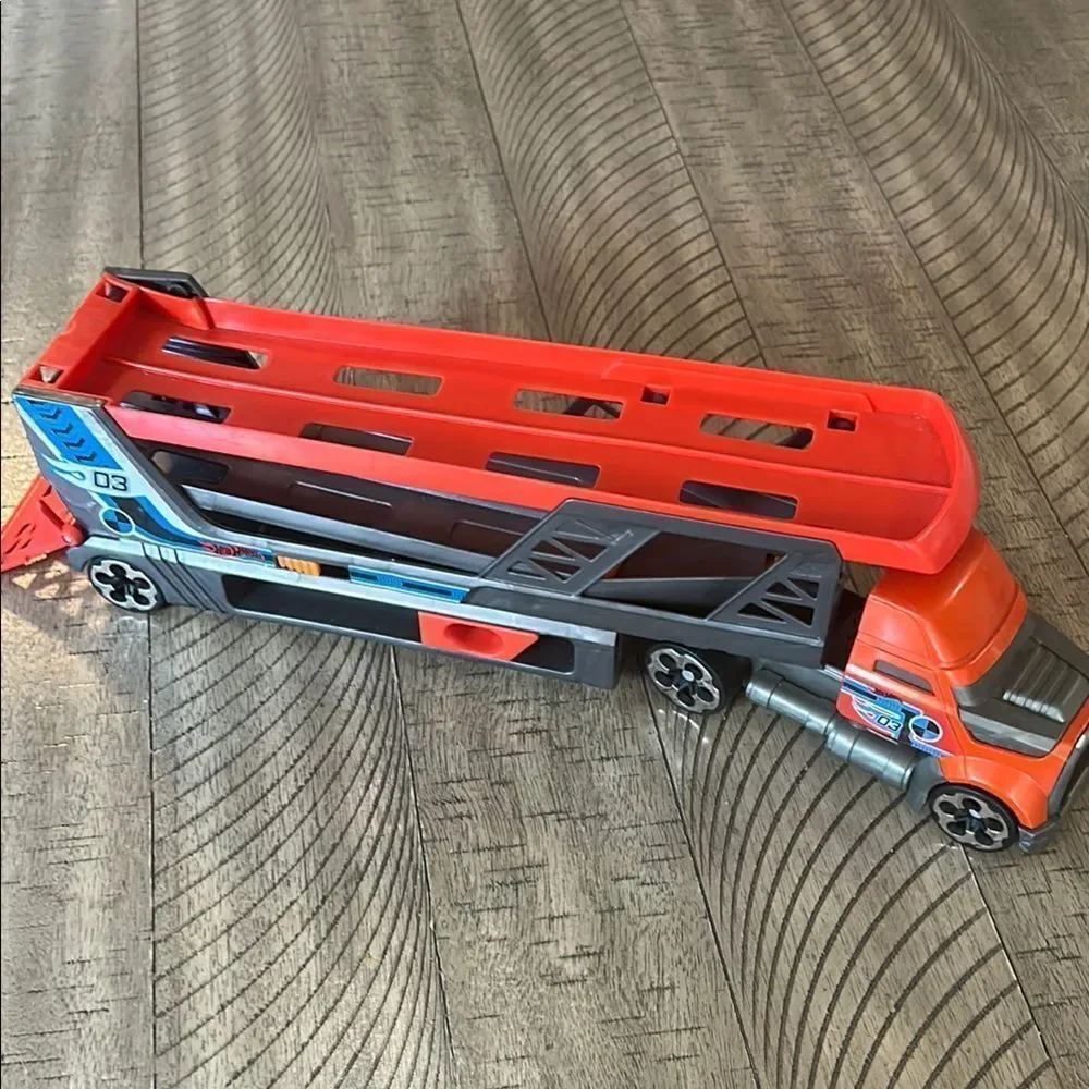 🏎️ Hot🔥Wheels 🛞 🏎️ truck carrier. 2 pieces. Toy Truck 🛻 🛻